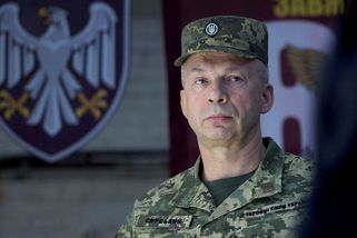 Z hrdiny řezníkem. Co vedlo k pádu šéfa ukrajinské armády - Seznam Zprávy