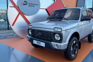 Téměř padesátiletá Lada Niva dostala další modernizaci, nabízí airbag i nový motor