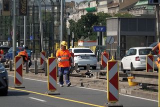 Omezení u hlavního nádraží a na Hlávkově mostě komplikují jízdu přes centrum Prahy - Novinky