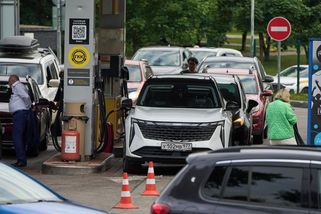 Rusové kvůli palivové krizi přesedají na koně - Novinky