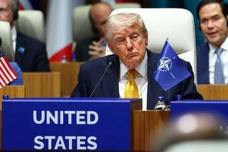 Chrlil zatuchlé lži. Summitu NATO jsou plná i ruská média - Novinky