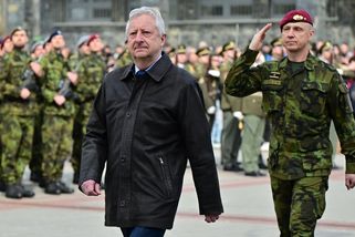 Je to věc premiéra, řekl Zůna k účasti na summitu NATO - Novinky