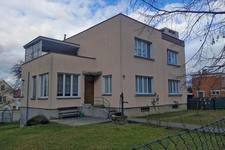 Úředníci chtějí prodat „ruinu“, realitka nabízí skvost za miliony. Ve Zlíně se hraje o majetek bezbranných - Novinky