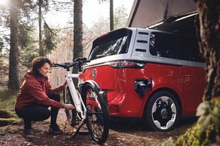 Volkswagen uvedl elektrokolo. Má radar, kameru i chytré brýle