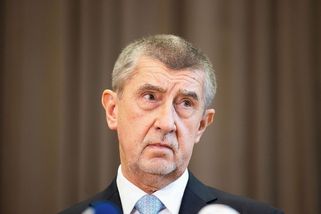 Turek nabořil sanitku, Babiš mluví o rezignaci. Hrozí mu Macinkova kohabitace, jakou svět neviděl - Médium.cz