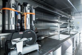 Kauza s armádními kuchyněmi. Stát se bojí o dalších 70 milionů - Seznam Zprávy