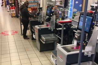 Až překvapivě hodně Čechů odmítá samoobslužné pokladny