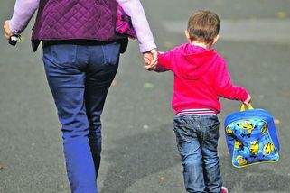 Zavraždil ji otec, kterému ji vrátil soud. Petice za Viktorku má pět tisíc podpisů - Novinky