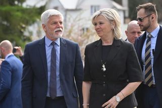 Eva Pavlová navrhuje poplatek za stáří? Odborníci hodnotí zákeřnou kampaň proti první dámě