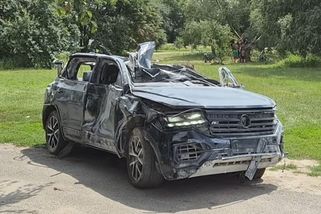 Nesmrtelný Volkswagen Touareg. Tento exemplář zničil raketový útok na Ukrajině, přesto je stále pojízdný - Garáž.cz