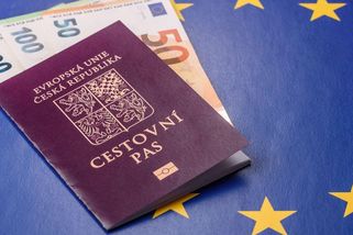 Češi mají jedny z nejsilnějších pasů světa. První jsou Singapurci - Novinky
