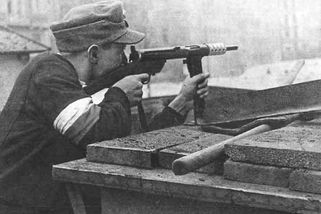 Před 82 lety začalo Varšavské povstání. Stalin zůstal za Vislou a město bylo zničeno - Médium.cz