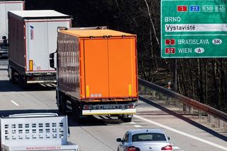 Náklaďák koupíte hned, ale neseženete do něj řidiče, říká šéfka Šmídl Holding - Seznam Zprávy