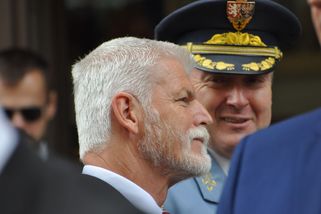 Prezident prý zrušil demokracii a zavedl diktaturu...