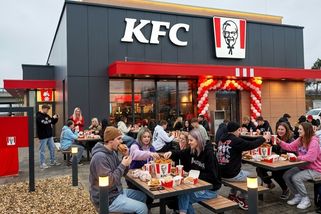 Výprodej v KFC pobláznil Česko: Zachránila poloviční sleva zničenou reputaci? - Médium.cz