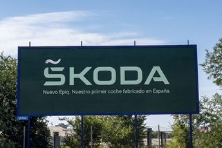 Škoda ve Španělsku nahradila háček vlnovkou, používá neexistující písmeno