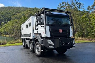 Další Tatrovka je připravená na cestu kolem světa. Její nárazník rozboří zeď, interiér okouzlí luxusem - Garáž.cz