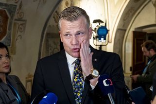 Detaily autonehody Filipa Turka: Řidič utrpěl poranění hlavy. Má jen odřenou ruku, tvrdil poslanec