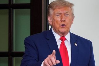 NHL | Uvalíme cla na hokejky z Kanady, oznámil Trump. Jeden nepříjemný detail mu ale unikl - Sport.cz