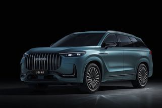 Nejprodávanější čínská značka v Česku uvádí svůj vrcholný model. Jaecoo 8 má v základu úplně všechno, ujede přes 1 000 km a nestojí majlant - Garáž.cz