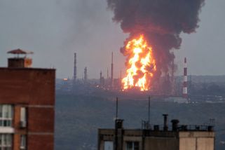 Video: Ufa v plamenech. Ukrajinské drony zasáhly tři velké rafinerie