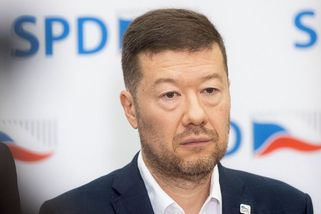 Expert obhajoval krvavé plakáty SPD, moderátorka jen lapala po dechu - Médium.cz