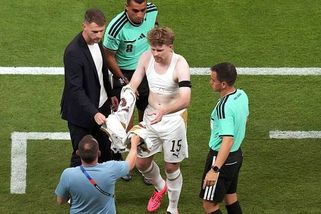 Národní chlouba na cucky a drsný vtip o kondomech. Svět se směje českým dresům