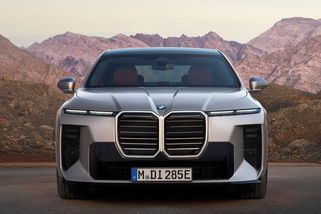 Luxusní BMW řady 7 má po faceliftu! Obří ledvinky zůstávají, nejvíc se ale bude mluvit o něčem úplně jiném - Garáž.cz