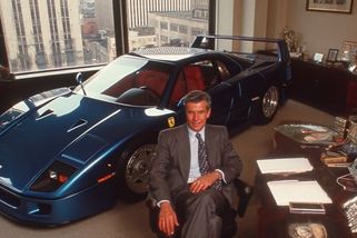 Virál nebo podvod? Jak si milionáři z Wall Street dávali své luxusní supersporty do kanceláří - Garáž.cz