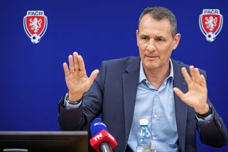 Novinky z MS míří do české ligy. Fanoušci uslyší i dosud utajené hovory rozhodčích - Sport.cz