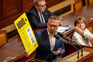 Nižší důchod a pozdější konec v práci: Jurečka vzkázal Husákovým dětem, proč není jiná cesta