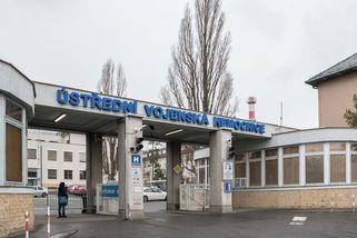 Nový šéf ÚVN odvolal dva náměstky, jedním z nich je neurochirurg Netuka - Seznam Zprávy