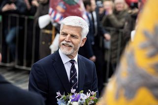Mluvící prezident, mlčící premiér a nefunkční ministr - Česká republika 2026 - Médium.cz