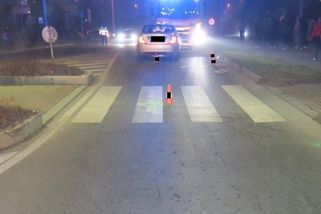 Devatenáctiletá řidička Mercedesu srazila v Budějovicích chodkyni na přechodu. Ta nepřežila - Novinky