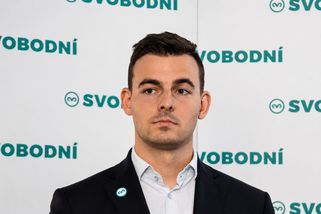 Vondráček myslitel. Šéf Svobodných odhalil, že za...