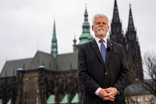 Petr Pavel v šplhal v katedrále svatého Víta mrštně jako kamzík