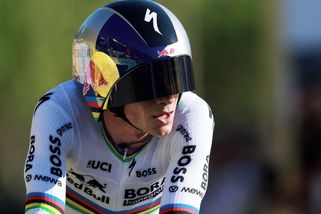 Proč mi nepotáhne? Frustrovaný Evenepoel se pustil do týmového kolegy: Jsem naštvaný po právu - Sport.cz