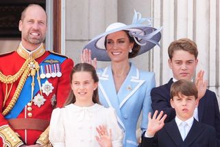 Roste z něj tak pohledný mladý muž! Princezna Kate se šla s Georgem podívat na letadla. Fanoušci z této dvojice šílí - Super.cz