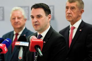 SPD prská kvůli vojenské podpoře Ukrajiny. „Okamurovi jsem to vysvětlil,“ říká Macinka - Novinky