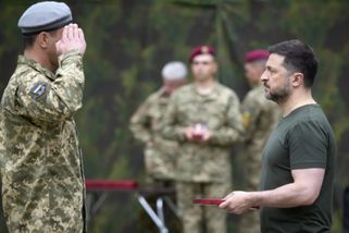 Zelenskyj udělil bojové jednotce titul „Hrdinové UPA.“ UPA je zodpovědná za masakry Poláků, Čechů a Židů na Volyni - Echo24.cz