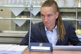 sinmed.cz/politika/ivan-bartos-turek-tady-nema-vubec-co-delat-vite-koho-opevuje-986.html