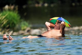Příliv horkého vzduchu vrcholí. Teploty mohou atakovat 40 °C - Novinky