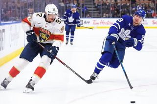 NHL | Pohroma pro českého útočníka v NHL. Nosek si v duelu s Rangers zlomil nohu - Sport.cz