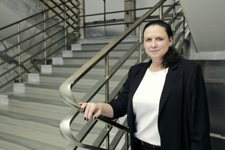 Nová vláda, drsnější styl. Šéfka finanční správy už nemluví o lidštějším přístupu, teď pranýřuje postoj Čechů k daním