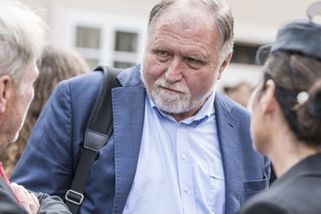 prahain.cz/politika/advokat-sokol-65-let-vezeni-pro-blazka-statni-zastupkyne-asi-zesilela-28242.html