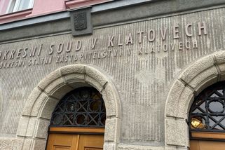 Otec z Klatovska trestal děti bičem a nechával je o chlebu a vodě - Novinky
