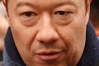 Cirkus Okamura míří do Pekingu. Možná mezi sousty kachny rázně bouchne do stolu - Médium.cz