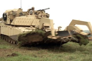 Uvolněte cesty: Nezastavitelný Abrams M1150 v práci | Military Magazín