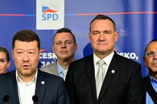 GLOSA: SPD uvízla v proukrajinské vládě a její fanoušci znovu zuří