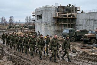Putin oprášil sovětský recept. Do armády vrací stavební prapory